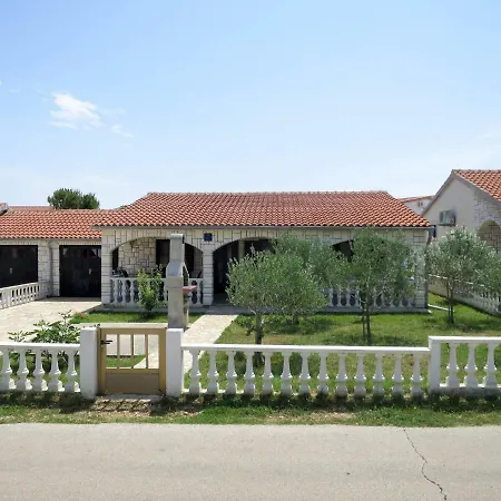 Holiday Haus Viro Prázdninový dům